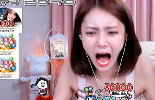 女主播哭的视频,女主播真情流露引网友共鸣